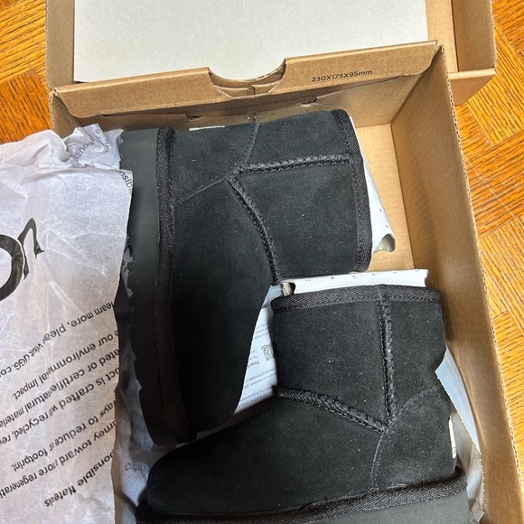 UGG Kids Black Suede Boots - Picture 5 of 7